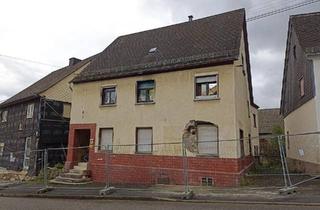 Haus kaufen in 56414 Hundsangen, Hundsangen - Stark renovierungsbedürftiges Haus in Meudt