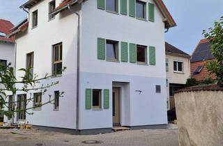 Haus mieten in Keltergasse, 76356 Weingarten, Neubau & Erstbezug: Einfamilienhaus im historischen Ortskern von Weingarten mit Garten