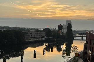 Wohnung kaufen in 26135 Oldenburg, Oldenburg - EXKLUSIVE EIGENTUMSWOHNUNG MIT HAFENBLICK -WOHNEN ÜBER DEM WASSER