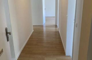 Wohnung mieten in Volkhartstraße, 86152 Innenstadt, Neu renovierte 4 Zimmer-Wohnung im Theaterviertel, WG geeignet, Balkon und neue EBK