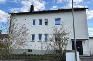 Anlageobjekt in Schulstraße, 93087 Alteglofsheim, Dreifamilienhaus mit Potential in Alteglofsheim - 3 Wohnungen, großes Grundstück & 3 Garagen