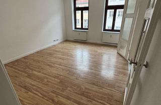 Wohnung mieten in Burgwall, 18055 Stadtmitte, Helle 3-Raum-Wohnung mit Wannenbad, Laminat, Wohnküche, Pkw-Stellplatz möglich, WG-geeignet