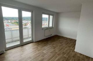 Wohnung mieten in Südstraße 35, 07548 Debschwitz, Weitblick garantiert. 3-Raum-Wohnung mit Badewanne, Balkon und Aufzug in Debschwitz zu vergeben.