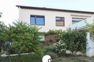 Wohnung mieten in 70565 Fasanenhof, Sanierte 3,5-Zimmer-Wohnung mit Garten und Pergola / Anmietung eines Büros im Dachgeschoss möglich