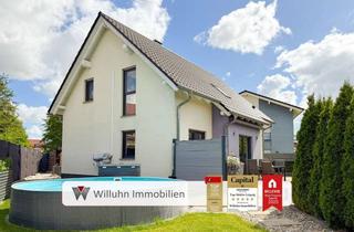 Haus kaufen in 04425 Taucha, Wohlfühloase mit Stil – Baujahr 2012 | Pool | Sauna | Kamin | Energieeffizient