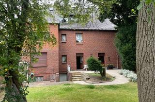 Haus kaufen in 44625 Holsterhausen, Freistehendes 3- bis 4- Fam.-Haus mit 2 Garagen... und parkähnlichem Garten!