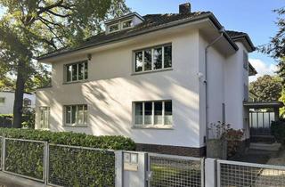 Villa kaufen in 60528 Niederrad, Repräsentative Stadtvilla in Frankfurter Prestigelage!