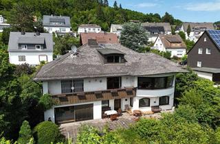 Villa kaufen in 35683 Dillenburg, Großzügige Einfamilienvilla mit Schwimmbad und Doppelgarage, in ruhiger Stadtlage mit Schlossblick
