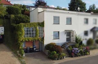 Haus kaufen in 32602 Vlotho, Viel Potential: familiengerechtes Reiheneckhaus mit Gartenoase & Garage oberhalb vom Ortskern