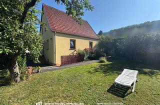Einfamilienhaus kaufen in 97456 Dittelbrunn, Freistehendes Einfamilienhaus mit Garage auf großem Grundstück