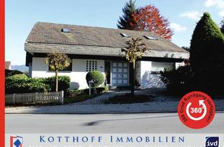 Einfamilienhaus kaufen in 57392 Schmallenberg, Schmallenberg - Elegantes Architektenhaus mit Traumgarten und Wellnessbereich in bester Wohnlage von Schmallenberg!
