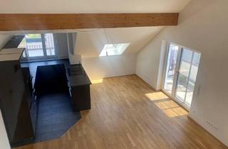 Wohnung kaufen in 86381 Krumbach, Krumbach - Seniorengerechte, große, neuwertige 2,5-Zi.-Maisonette in Krumbach - mit Aufzug u. TG-Stellplatz
