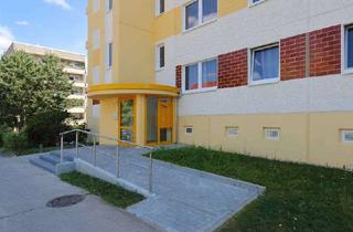 Wohnung mieten in Prof.-R.-Paulick-Ring 21, 06862 Roßlau, Singles aufgepasst - 1-Raum Wohnung mit Aufzug, Dusche und Balkon