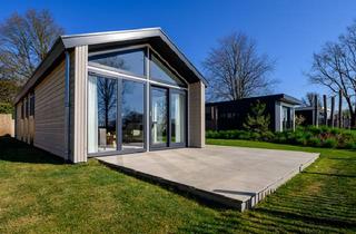 Immobilie kaufen in 41379 Brüggen, Ferienhaus Charleston: Klassischer Charme trifft modernen Komfort im Heide Resort Brüggen