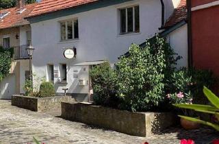 Haus kaufen in 97286 Sommerhausen, Sommerhausen - Sommerhausen: Altstadthaus mit Anbau und kleinem Vorplatz, Dachgeschoss mit Ausbaureserve!