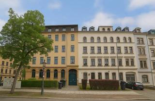 Wohnung kaufen in 09113 Schloßchemnitz, Charmante Altbauwohnung mit Balkon und Lift in zentraler Lage von Chemnitz