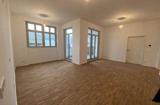 Wohnung kaufen in Rodensteinstraße 91, 64625 Bensheim, Stilvolle, helle 2 Zimmerwohnung mit Loggia in außergewöhnlichem Objekt in Bensheim