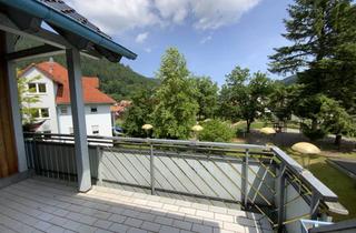 Wohnung mieten in Wildbader Straße 6-8, 75323 Bad Wildbad, Bequem wohnen, großzügig leben - 4-Zimmer-Wohnung mit Balkon, Aufzug & Hausmeisterservice