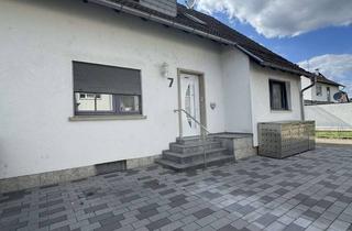 Doppelhaushälfte kaufen in 76456 Kuppenheim, Doppelhaushälfte mit Potenzial – Zwei Wohneinheiten, Garage, Garten & mehr!
