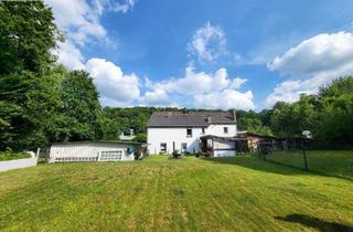 Mehrfamilienhaus kaufen in 45527 Hattingen, Charmantes Mehrfamilienhaus in Waldrandlage mit großem Grundstück und Ausbaupotenzial