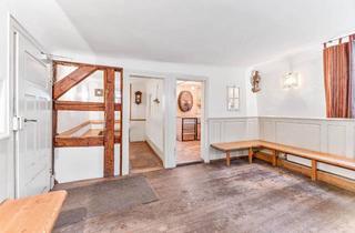 Mehrfamilienhaus kaufen in 73728 Esslingen, Ehemalige (denkmalgeschütze) Besenwirtschaft mit zwei Wohneinheiten zu verkaufen!