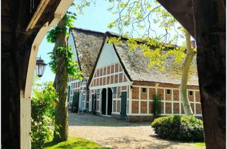 Bauernhaus kaufen in 21683 Stade, Traditionelles, reetgedecktes Fachwerkbauernhaus Ensemble mit Stall und Gästehaus