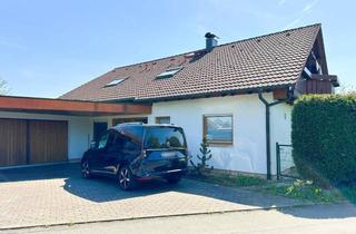 Haus kaufen in 72810 Gomaringen, Zweifamilienhaus mit großem Grundstück und soliden Mieteinnahmen in Gomaringen!