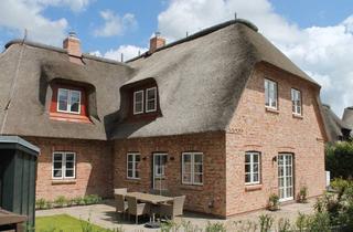 Doppelhaushälfte kaufen in 25938 Oevenum, KfW 55-Standard: Hochwertig eingerichtete Doppelhaushälfte unter Reet