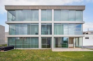 Wohnung kaufen in 61231 Bad Nauheim, Modern und gehoben: Lichtdurchflutete 4-Zimmer-Eigentumswohnung mit Gartenanteil