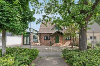 Einfamilienhaus kaufen in 41564 Kaarst, Architektenhaus mit beeindruckendem Wintergarten auf großem Traumgrundstück in Kaarst