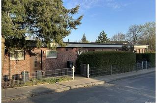 Mehrfamilienhaus kaufen in 21680 Stade, Renditeobjekt - Mehrfamilienhaus mit 4 Wohneinheiten und 8 Garagen in Stade