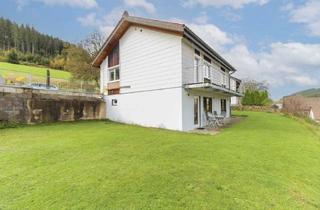 Haus kaufen in 78147 Vöhrenbach, Wohnhaus mit Balkon und Garten + kleiner Werkstatt + 2 Garagen und 2 Stellplätzen