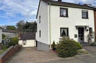Doppelhaushälfte kaufen in 53879 Euskirchen, Zentrumsnahe Doppelhaushälfte mit großzügigem Grundstück und viel Potential!