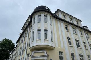 Wohnung kaufen in 08606 Oelsnitz, Stilvoll Wohnen unterm Dach – denkmalgeschützte, vermietete 3-Zimmer-Wohnung in Oelsnitz