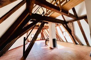 Wohnung mieten in Schloßplatz, 91369 Wiesenthau, Wohnen im echten Schloss 3-Zimmer-Dachgeschosswohnung frisch Renoviert