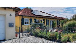 Haus kaufen in 97357 Prichsenstadt, Prichsenstadt - Bungalow, barrierefrei mit Garage, Gartenhaus und Traumgarten