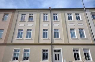 Wohnung kaufen in Eduardstr. 33, 06844 Innerstädtischer Bereich Nord, vermietete 2-Raum-Wohnung im 2.OG in Dessau - Nord*Balkon*EBK