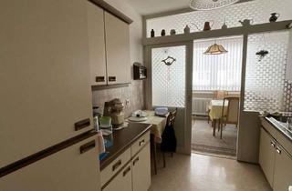 Wohnung mieten in Stresemannplatz 15, 51371 Bürrig, Helle 3-Zimmerwohnung mit Altbau-Charme in Leverkusen
