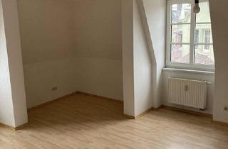Wohnung mieten in Webergasse 2b, 07545 Stadtmitte, Schmucke 2-Raum-Dachgeschosswohnung sucht neue Bewohner. Küche und Bad mit Fenster, Wanne und Aufzug