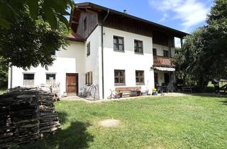 Haus kaufen in 84189 Wurmsham, Charmantes Haus m. ELW in traumhafter Naturlage mit Garage, sonniger Terrasse & idyllischem Teich