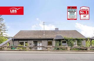 Haus kaufen in 54584 Gönnersdorf, Großzügiges Dreifamilienhaus mit Kamin, Garten und Mieteinnahmen