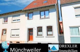 Haus kaufen in 67728 Münchweiler, PFLEGELEICHTES PLATZWUNDER-HAUS MIT BALKON, FREISITZ UND NEBENGEBÄUDE