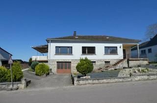 Haus kaufen in 54453 Nittel, Bungalow mit Garagen und großem Garten zu verkaufen in Perl-Nennig