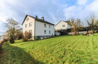 Anlageobjekt in 59872 Meschede, Großzügiges Zweifamilienhaus mit Potenzial – Ihre Chance in Meschede (Erbbaurecht)