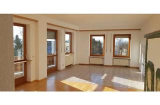 Wohnung mieten in Schloßstr. 19, 84163 Marklkofen, Preiswerte, geräumige und gepflegte 5-Zimmer Wohnung mit Balkon in Warth