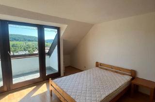 Wohnung kaufen in 85125 Kinding, Kinding - 1-Zimmer-Dachgeschosswohnung mit Balkon & Stellplatz in Kinding