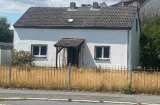 Einfamilienhaus kaufen in 95032 Hof, Hof - Charmantes Einfamilienhaus mit Keller und Garage am Ortsrand Hof