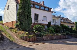 Haus kaufen in 66701 Beckingen, Beckingen - Freistehendes Haus mit Einliegerwohnung in Düppenweiler