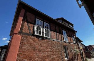 Wohnung kaufen in 31582 Nienburg, Gemütliche 3-Zimmer-Dachgeschosswohnung mit überdachtem Balkon!