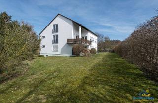 Wohnung kaufen in 93080 Pentling, Top-sanierte Dachgeschosswohnung mit Garage in idyllischer Lage